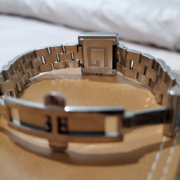 Gucci Ladies G Bezel Silver Dial Stainless Watch - Picture 7 of 16